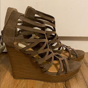Daisy Fuentes Wedges